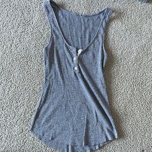 Gray ribbed tank